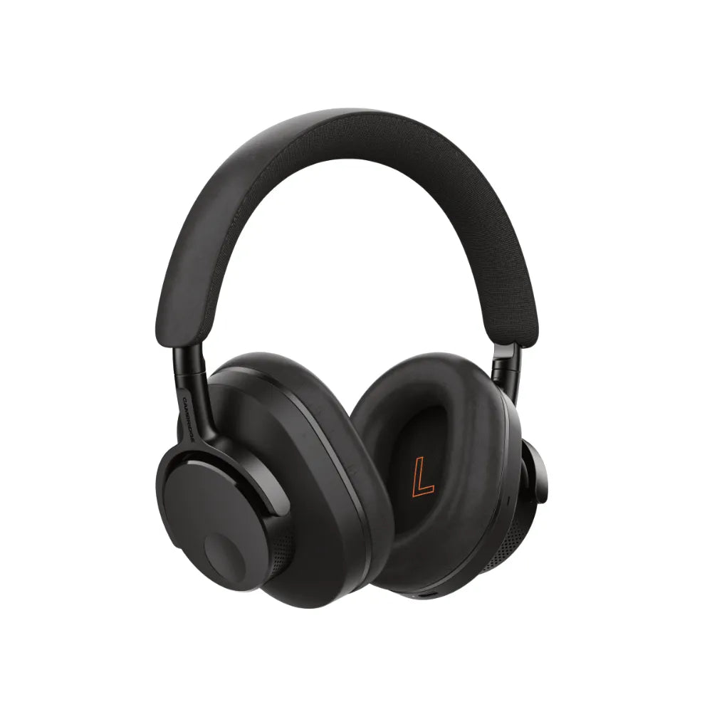 Cambridge Audio Melomania P100 SE, vista di tre quarti con l'interno dei padiglioni