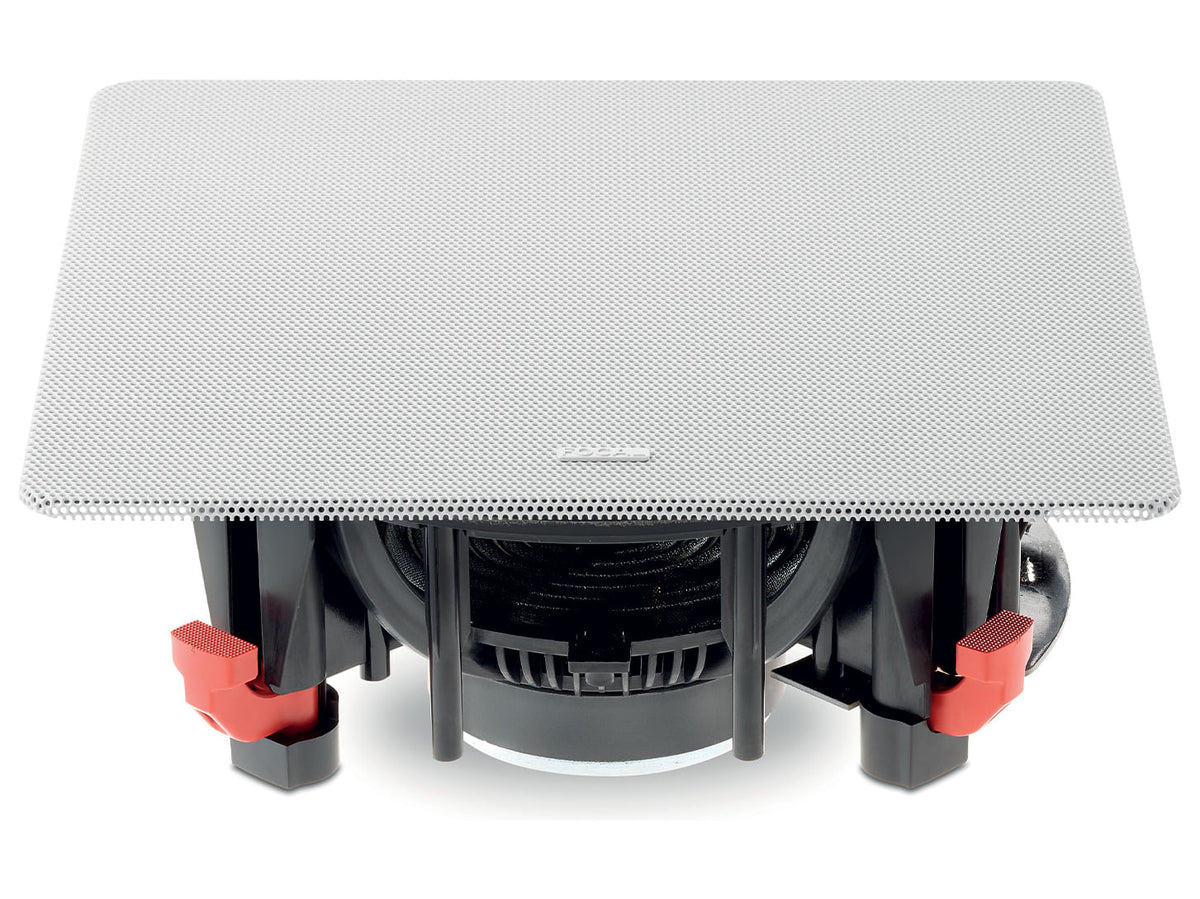 Focal 100 ICW8, vista di tre quarti, con griglia quadrata