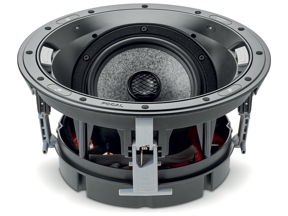Focal 1000 ICA6, vista di tre quarti, con telaio di premontaggio