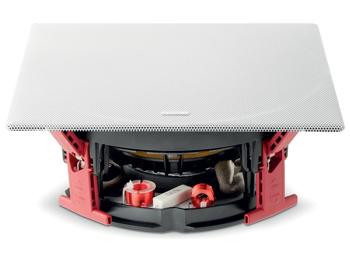 Focal 300 ICW6, vista di tre quarti, con griglia quadrata