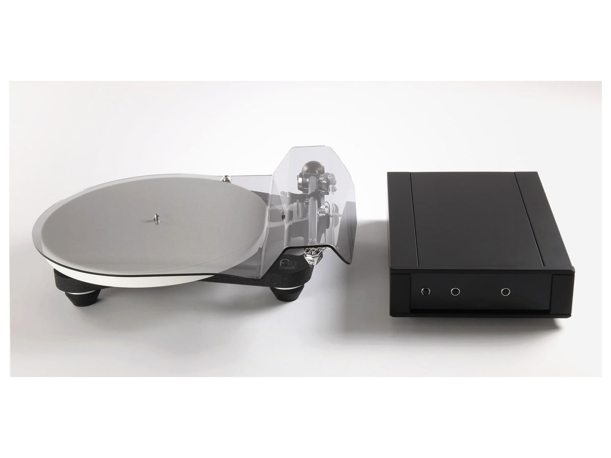 Rega Planar 10 — Vista di tre quarti