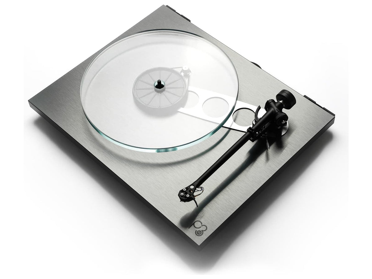 Rega Planar 3-RS Edition, vista di tre quarti