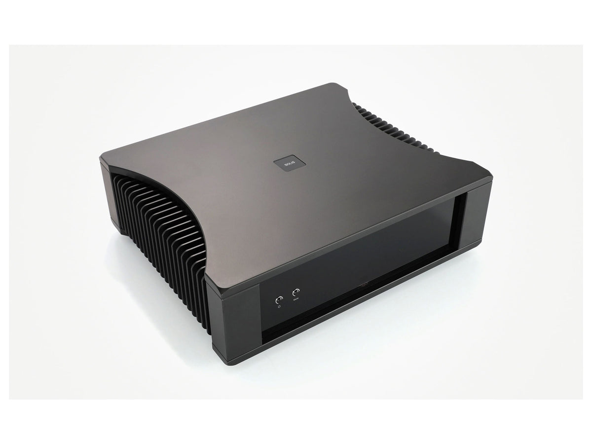 Rega Solis Power Amp, vista di tre quarti