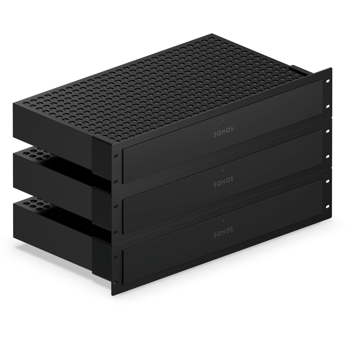 Tre Sonos Amp Multi montati nei supporti da rack
