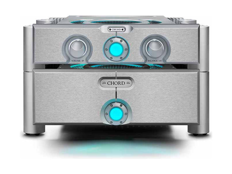 Chord ULTIMA PRE 3 — silver, impilato su un finale ULTIMA