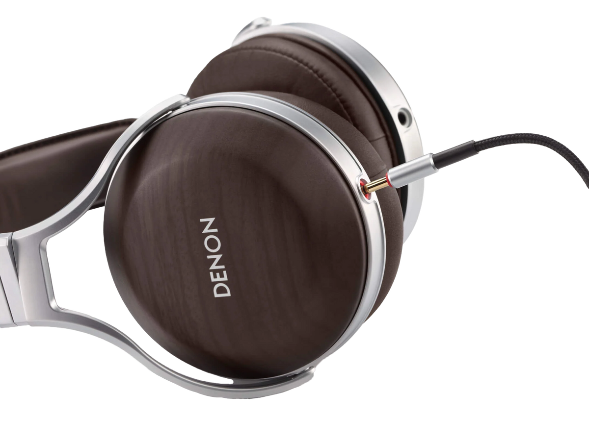 Denon AH-D5200EM — Foto ambientata
