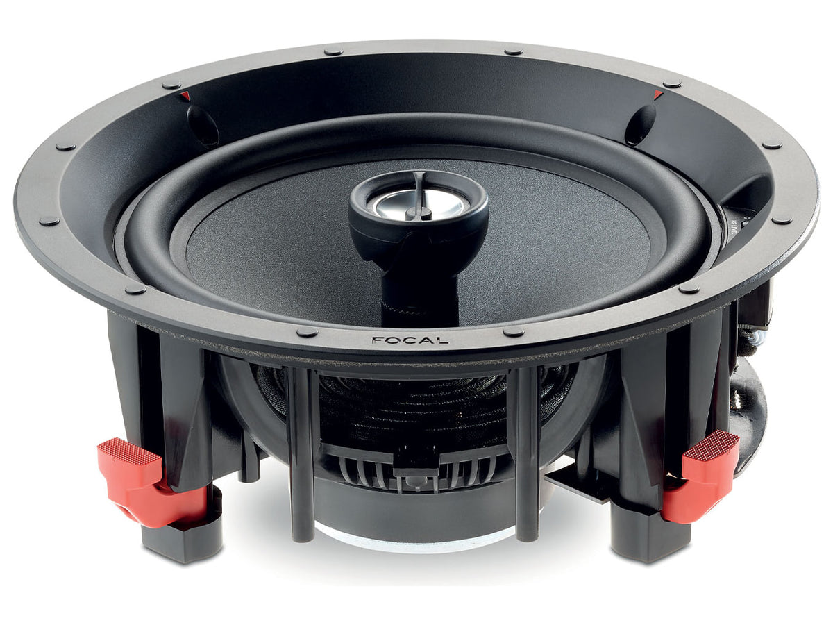 Focal 100 ICW8, vista di tre quarti