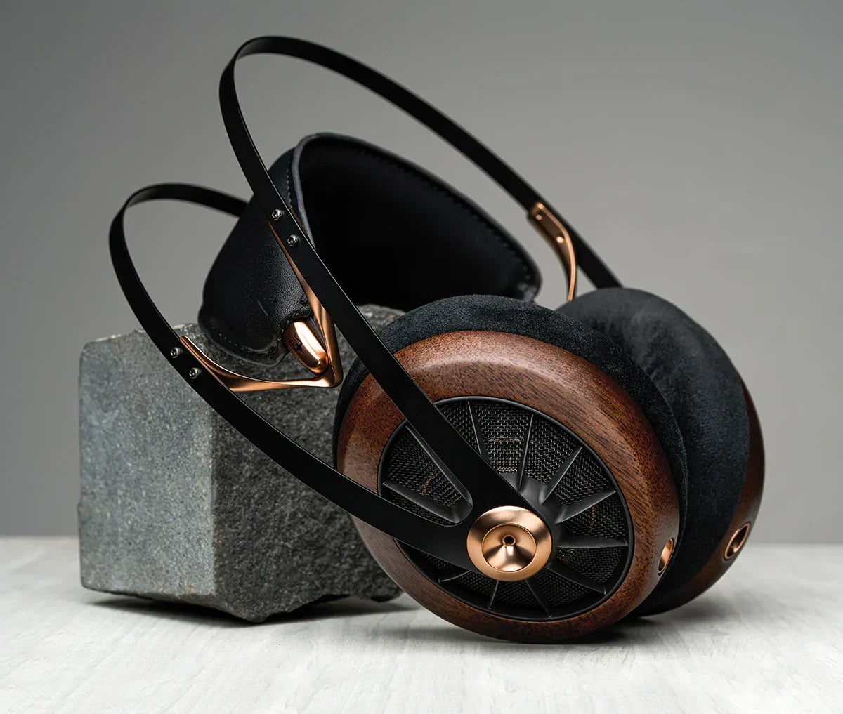 Meze Audio 109 Pro — Foto ambientata