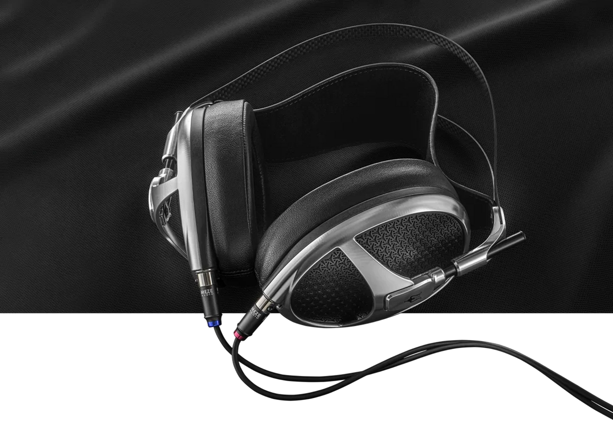 Meze Audio Elite — Foto ambientata