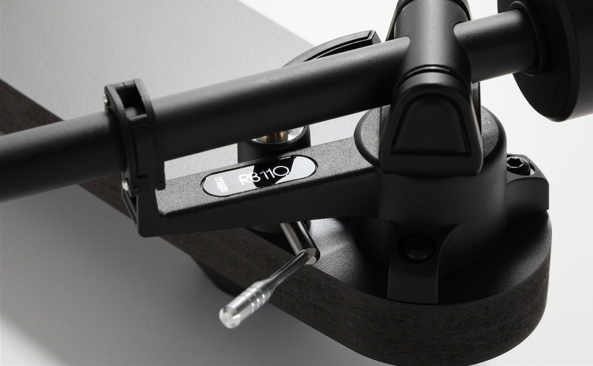 Rega Replay, dettaglio del braccio RB110
