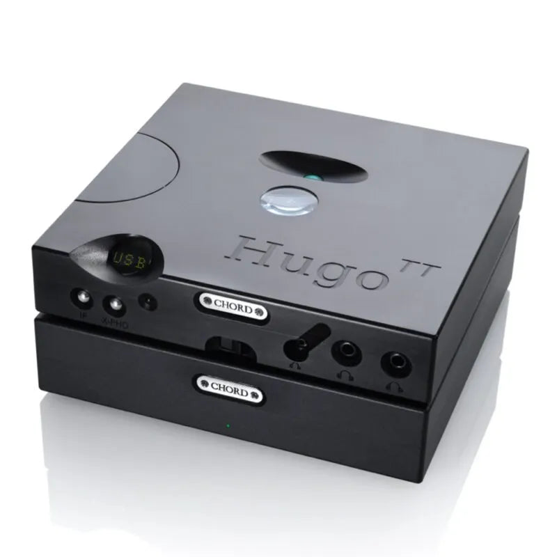 Chord Hugo TT 2 — nero, impilato con un apparecchio della serie TT